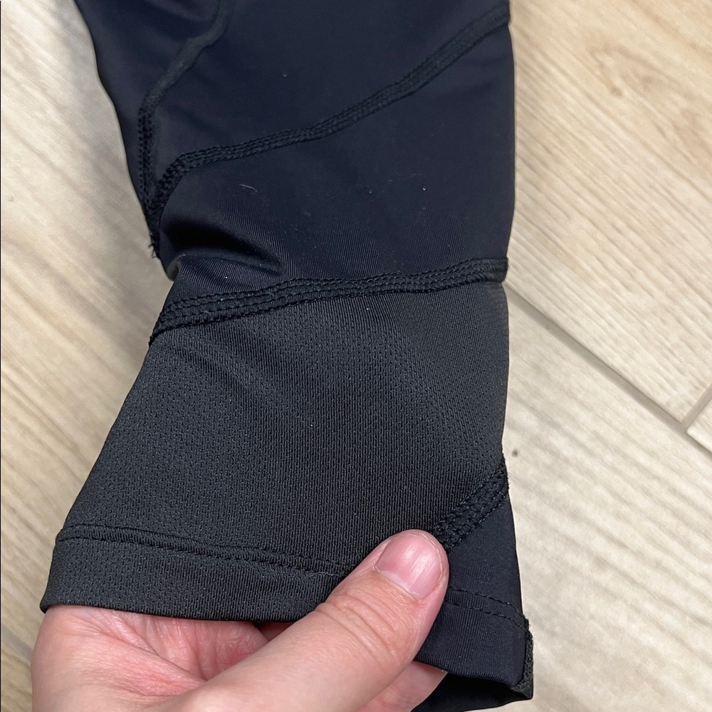 Arc'teryx Black Cropped Athletic Leggings - Picture 6 of 6